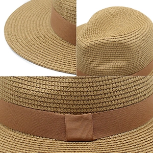 Cappello Panama estivo in paglia con fascia marrone decorativa per spiaggia e sole