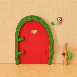 Miniature Wooden Door Dollhouse Accessory Christmas Decoration Heart Cutout Red Green Fairy Garden Ornament DIY