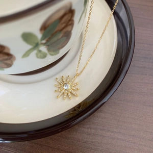 Elegant 925 sterling silver sunburst pendant necklace with white zircons on vintage plate