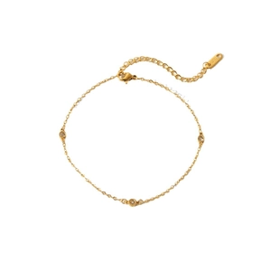 Elegantes 18k vergoldetes Edelstahl-Fußkettchen mit drei funkelnden Zirkonia-Anhängern