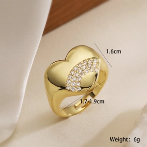 Macro shot of gold heart ring showing dimensions 1.6cm height and weight of 6g