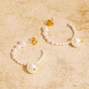 18K gold-plated C-shaped stainless steel earrings with elegant white pearl pendant details