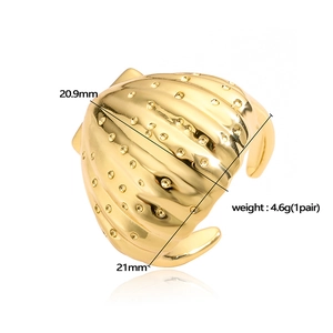 Gold shell stud earrings with dimensions and weight specs for beach vacation style