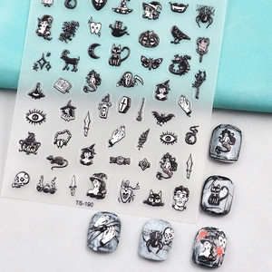 Detailansicht der 5D Halloween Nagelaufkleber mit Gothic-Motiven und Reliefstruktur