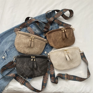 Sac de Poitrine en Cuir PU Rétro pour Femmes Avec Large Bandoulière Brodée Ethnique Sac Banane Décontracté Sacoche de Voyage