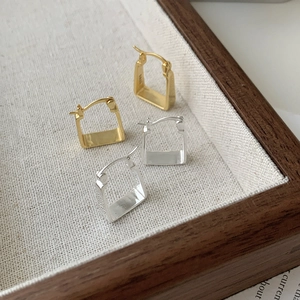 Minimalist S925 sterling silver square hoop earrings in gold and silver finish