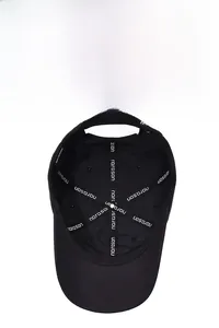 Dettaglio ravvicinato della fascia antisudore interna rinforzata del cappellino nero