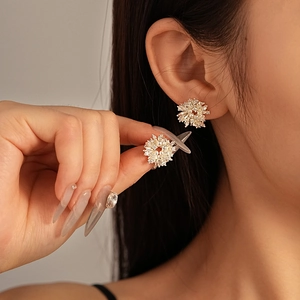 Orecchini A Lobo Con Fiori In Zircone Con Perla Artificial Imitata E Perno In Argento Sterling 925 Gioielli Scintillanti Per Donna