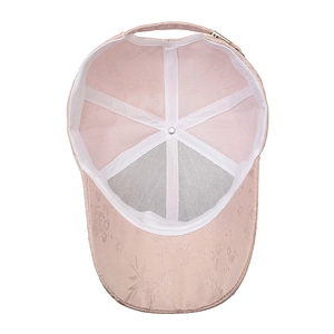 Hellrosa Baseballkappe mit Jacquard-Bambusmuster und internem Metallschnallendetail