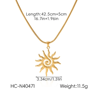 Détails du collier soleil en or 18k avec chaîne serpent et spécifications de taille