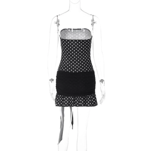 Vue détaillée de la robe bustier à pois avec empiècement en mesh et ourlet à volants