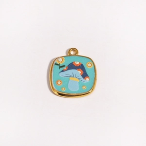 Pendentif champignon en or 18 carats avec émail bleu et détails floraux colorés