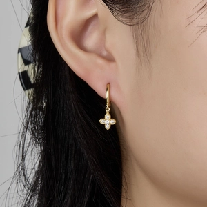925 silver four-leaf clover hoop earrings with sparkling zircons worn by a female model