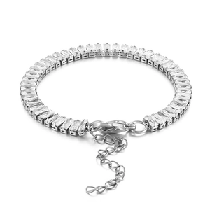 Bracelet élégant en acier inoxydable argenté avec des zircons cubiques carrés radieux