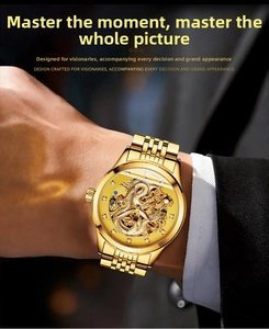Gros plan du relief de dragon doré sur une montre mécanique de luxe avec bracelet acier