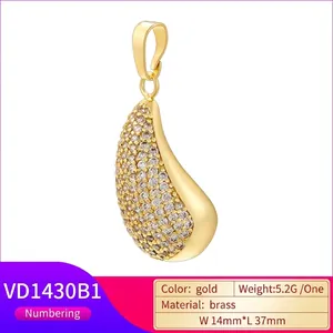 Élégant pendentif goutte en laiton plaqué or avec pavé de zircons cubiques blancs