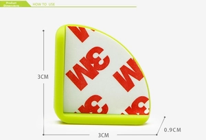 Dettaglio paraspigoli in silicone verde con dimensioni 3cm e retro adesivo 3M forte
