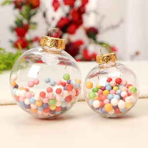 Bolas de Navidad transparentes con cuentas de espuma de colores para el árbol.