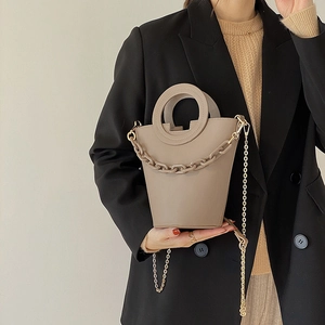 Women PU Leather Bucket Bag With Thick Acrylic Chain And Circle Handle Fashion Crossbody Shoulder Handbag