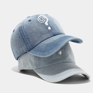 Vintage gewaschene Denim-Baseballkappen in Dunkel- und Hellblau mit Spiralstickerei