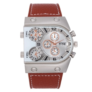 Détail d'une montre à quartz multi-fuseaux horaires avec bracelet cuir marron et boîtier