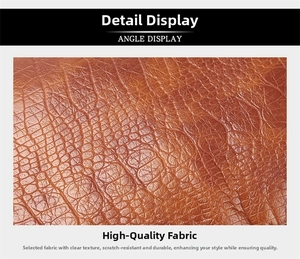 Gros plan sur la texture en cuir marron gaufré crocodile d'un sac banane pour femme