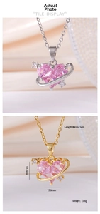 Détails du pendentif coeur saturne rose avec dimensions 15,6mm x 12,7mm et chaîne 40cm