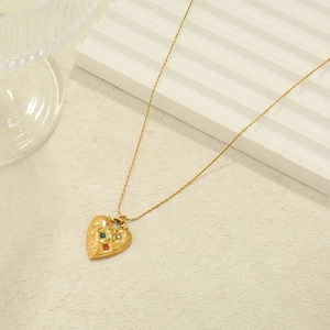 Collier cœur doré minimaliste avec cristaux colorés et pendentif étoile au style vintage