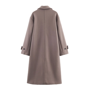 Vue arrière du manteau long en laine marron café avec pattes de boutonnage aux poignets