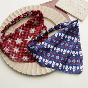 Scrunchies foulard natalizi in raso con motivi festivi di fiocchi e orsi polari