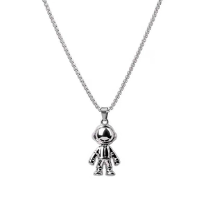 Hip-hop astronaut magnetic pendant necklace in silver with high-quality metal chain