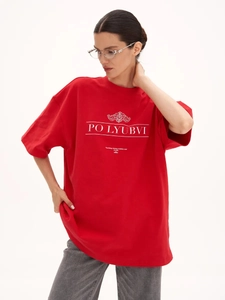 Oversized red 100% cotton T-shirt with white letter print for a modern summer look
