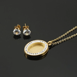 Schmuckset aus 18K vergoldetem Edelstahl mit Jungfrau Maria Halskette und Zirkonia Ohrringen