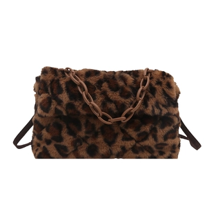 Petit sac carré minimaliste en peluche à motif léopard avec chaîne marron tendance