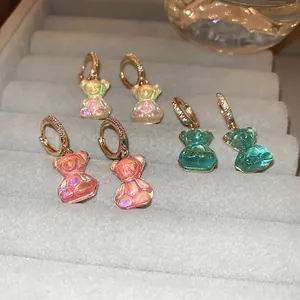 Boucles d'oreilles oursons aurore colorés avec anneaux dorés sertis de zircones