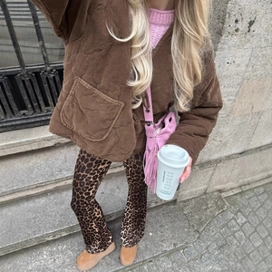 Vintage bruine katoenen jas met striksluiting in cardigan-stijl en een losse pasvorm