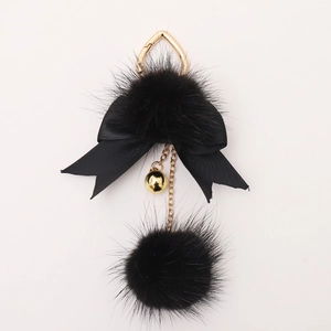 Portachiavi a pompon nero in peluche con fiocco elegante e campanello dorato