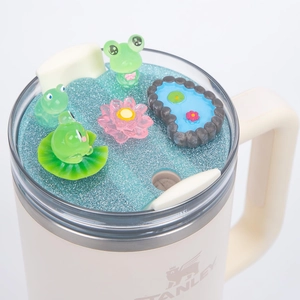 Detail of 40oz tumbler lid with resin frogs, water lily, and pond miniature landscape