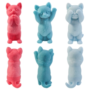 Moules en silicone pour bougies chat en trois couleurs montrant le devant et le dos