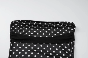 Détails du tissu à pois avec ourlet élastique et empiècement en mesh transparent