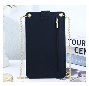 Vue arrière du sac à téléphone noir tressé avec poche zippée dorée et bandoulière