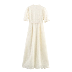 Robe longue élégante en dentelle beige de style français avec manches bouffantes