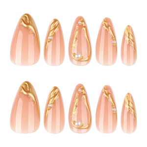 3D-Gold Press-on-Nägel mit Perlen und mandelförmiger Oberfläche in Nude-Pink