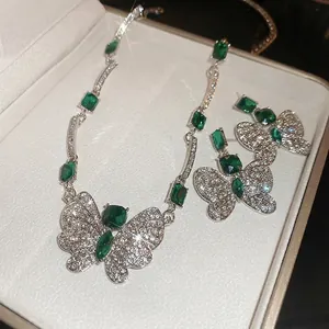 Parure bijoux papillon émeraude de luxe avec collier et boucles d'oreilles argentés