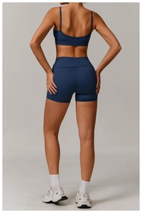 Vue arrière du short de yoga taille haute et soutien-gorge de sport bleu marine
