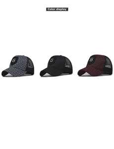 Farbdisplay für karierte Baseballkappen mit G-Logo und atmungsaktivem Netzelement