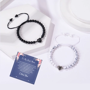 Bracelet de projection Je t'aime en pierre naturelle noire et blanche avec coeur