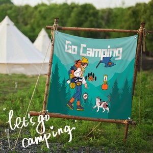 Détail d'une bannière de camping avec illustration de dessin animé et œillets en métal