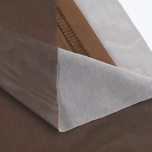 Gros plan détaillé du tissu en maille marron semi-transparent et de sa texture fine