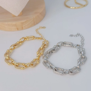 Elegantes pulseras de cadena de oro y plata con circonitas y colgante de corazón